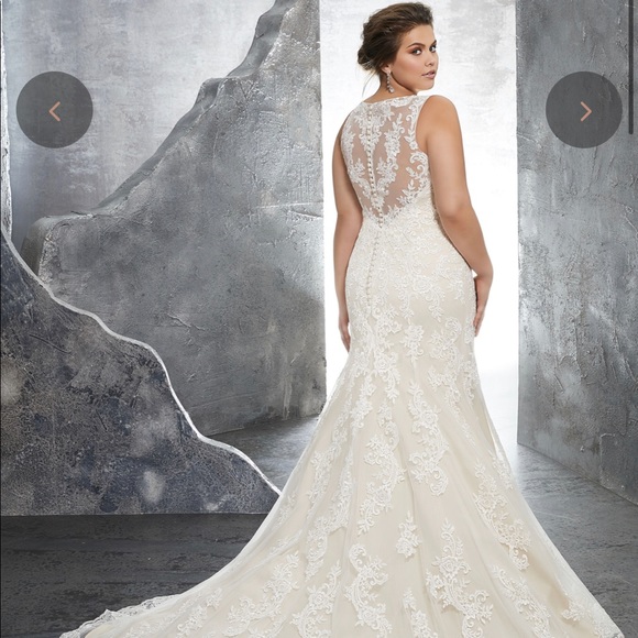 STYLE NUMBER: 3233Keri Plus Size Wedding Dress